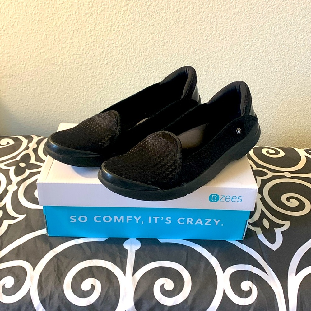Bzees Womens Comfy Black Slip-on Flats (Loafer) size 10, Like new! Admire
